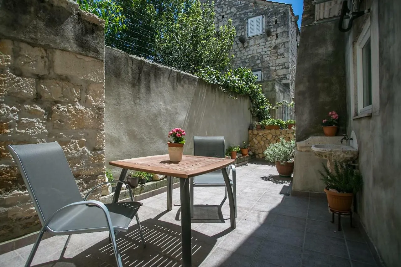 Guest House Mendi Trogir